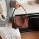 thumbnail image 3 of Bolso para Las Axilas Bandolera Maillard Sillín Mate Vintage en Commuter (Café), 3 of 9