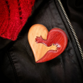 thumbnail image 4 of Botones de madera de amor intarsia pinback, accesorios de ropa de amor, accesorios de bolsa de corazón de madera, regalos de San valentín, regalos de boda C, 4 of 4