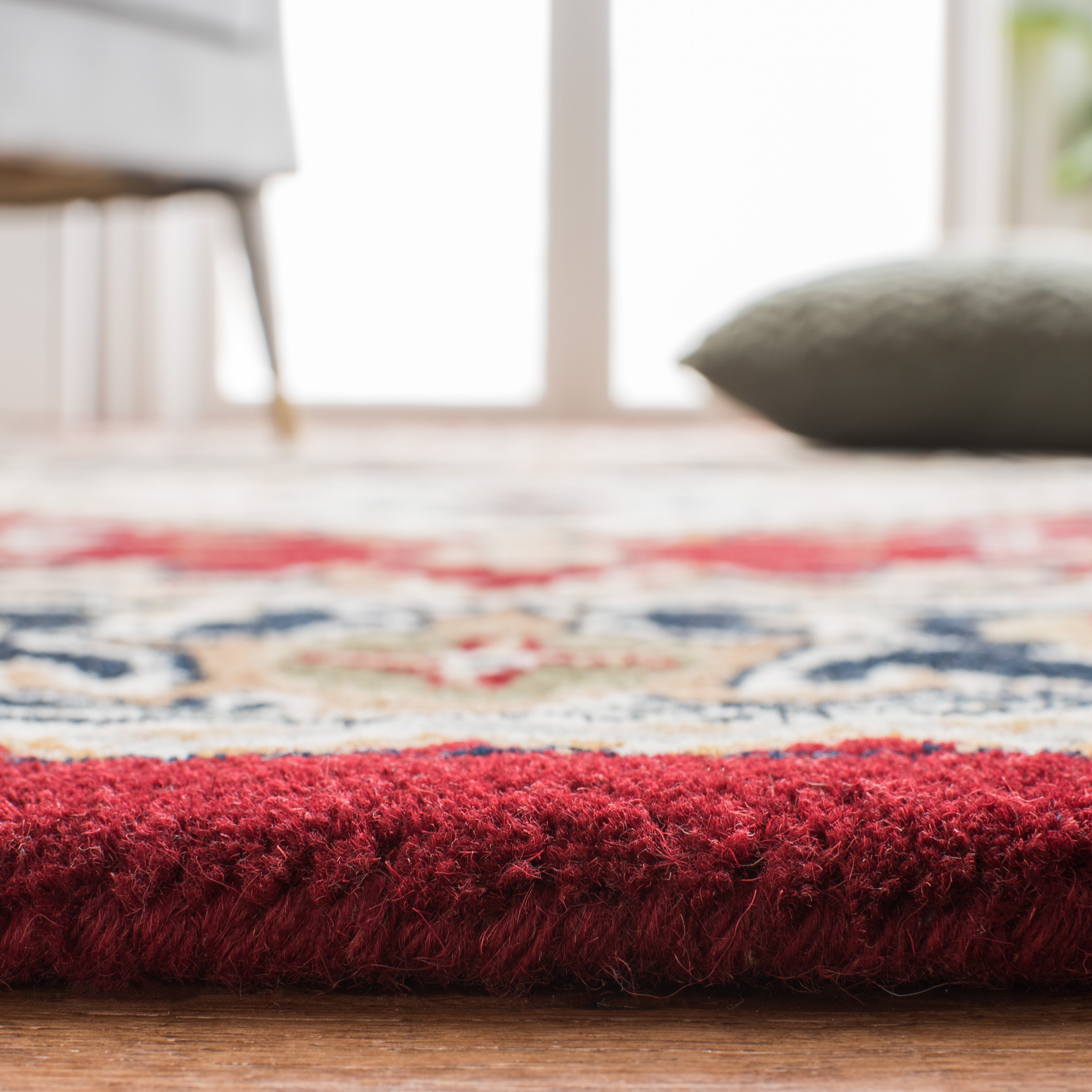 Safavieh Heritage York Oriental Wool Area Rug, Ivory/Red, 8' x 10'