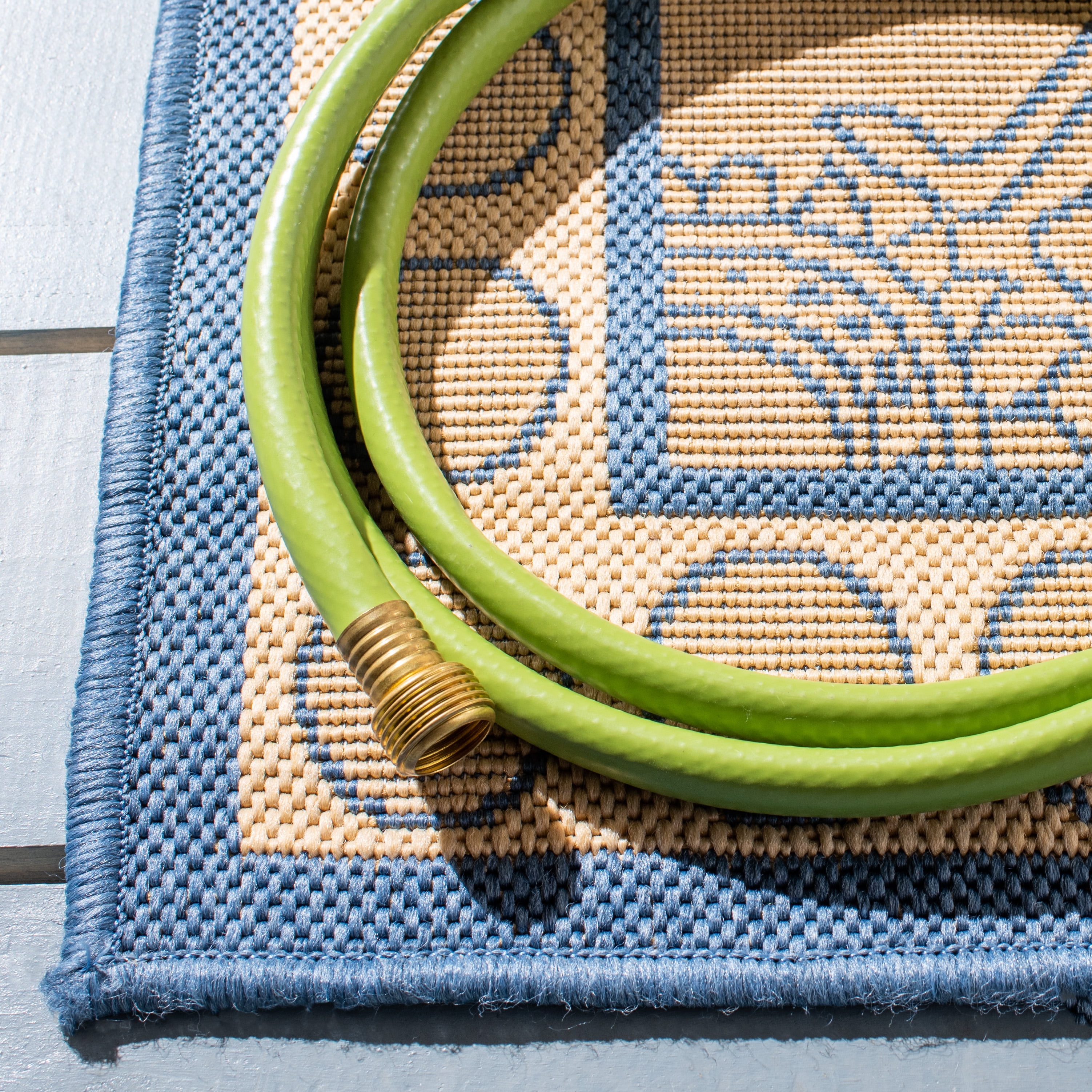 Safavieh Courtyard Cooper Botanical Indoor/Outdoor Area Rug, Natural/Blue, 4' x 5'7"