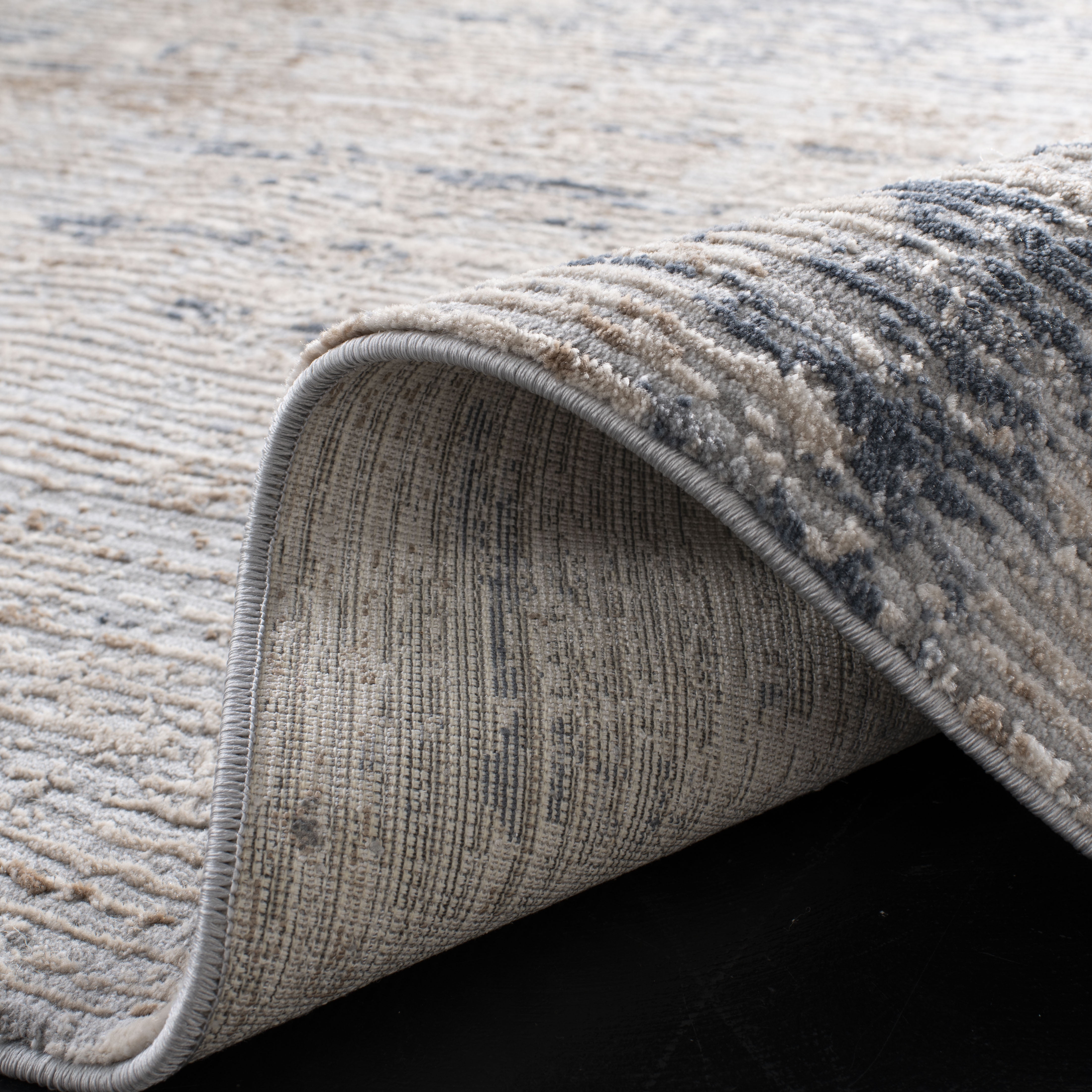 Safavieh  Invista Nyah Contemporary Rug 4' x 6' 4' x 6' Indoor Rectangle
