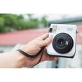 thumbnail image 3 of FujiFilm Instax Mini 70 Cámara de Película Instantánea Blanco Luna - Kit con Pack Doble de Película Instantánea, 3 of 5