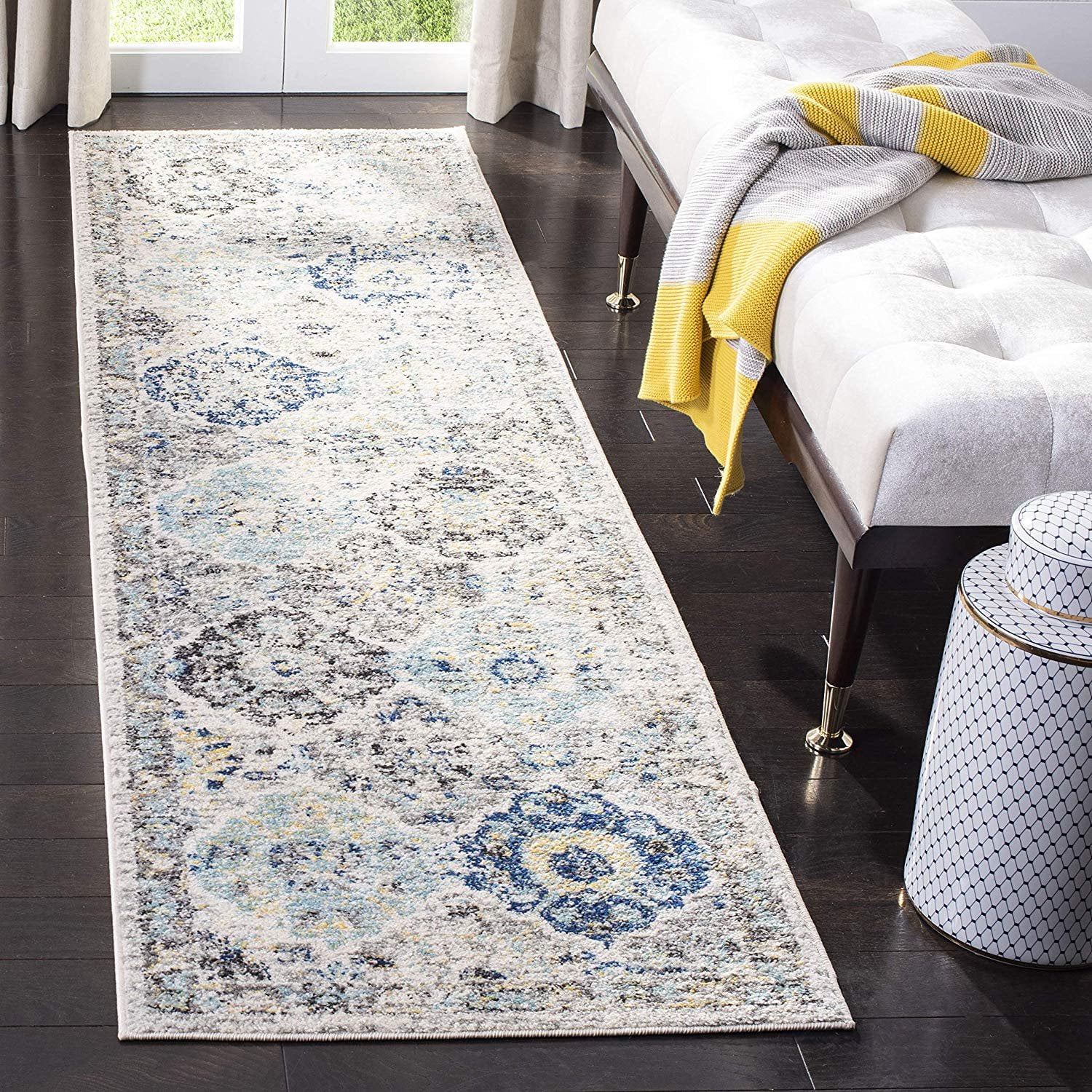 White//Royal Blue Safavieh Madison Collection MAD611C Bohemian Chic Vintage Distressed Area Rug 2 3 x 4