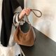 thumbnail image 2 of Axila Vintage para Mujeres Faux Suede Shoulder Bolso Al Aire Libre, 2 of 9