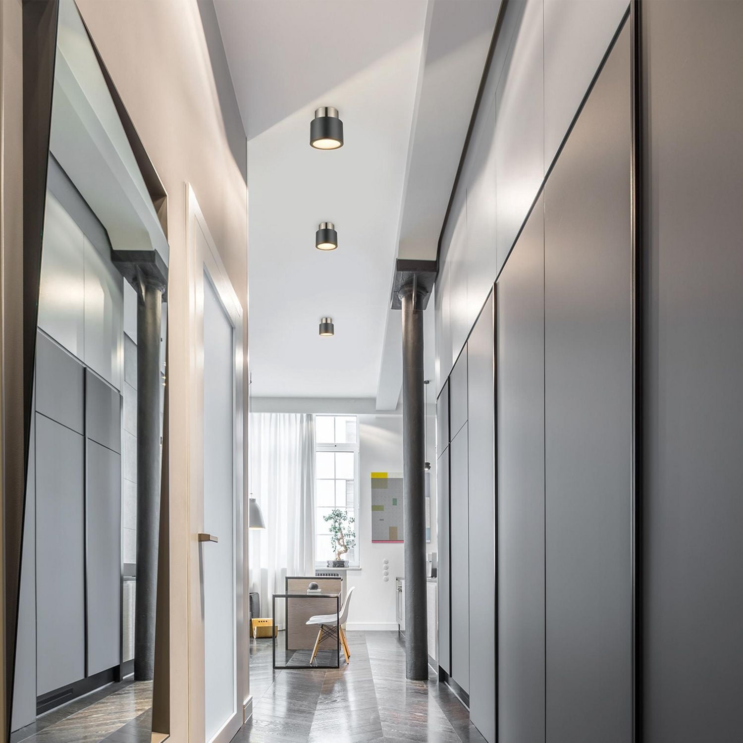 Plafonnier quasi affleurant en métal Stanley par Globe Electric à 1 ampoule, noir mat, accent laiton antique, 61106