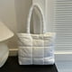 thumbnail image 4 of Bolso de mano de estilo extranjero, sencillo y fresco, de color sólido, para otoño e invierno, nuevo bolso de mano de estilo coreano que combina con todo, para hombro y bajo el brazo, 4 of 5