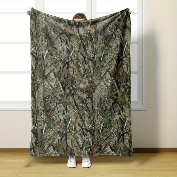 1pc Camouflage Dead Branches and Leaves Pattern Flannel Blanket, Suitable as a Gift for and Relatives, Perfect for Home Decor, Camping, Traveling, Christmas, Halloween, Thanksgiving, Warm and Comfort