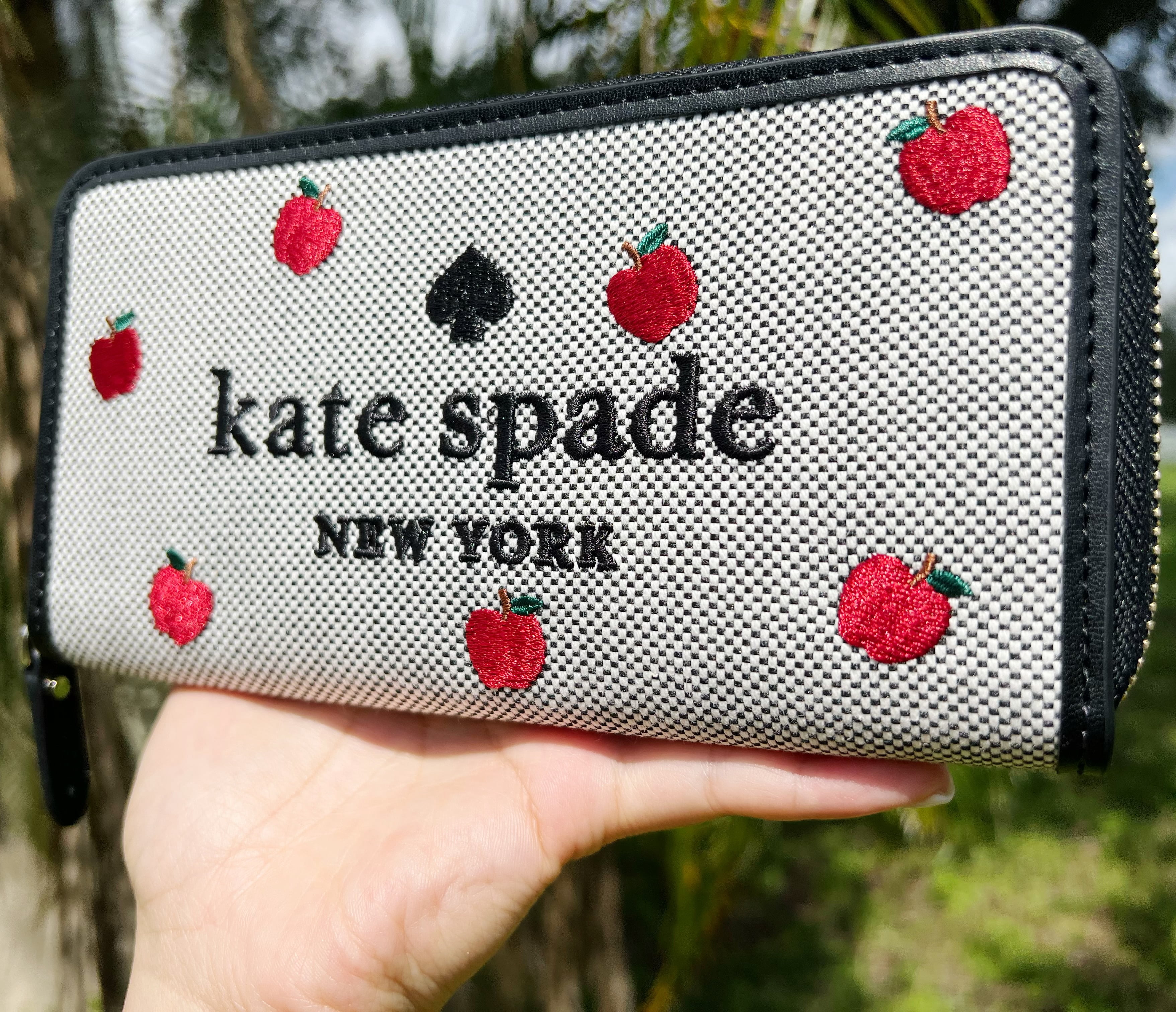 Kate Spade New York Women's Ella Apple Toss Embroidered Large Continental Zip Wallet (Black Multi)