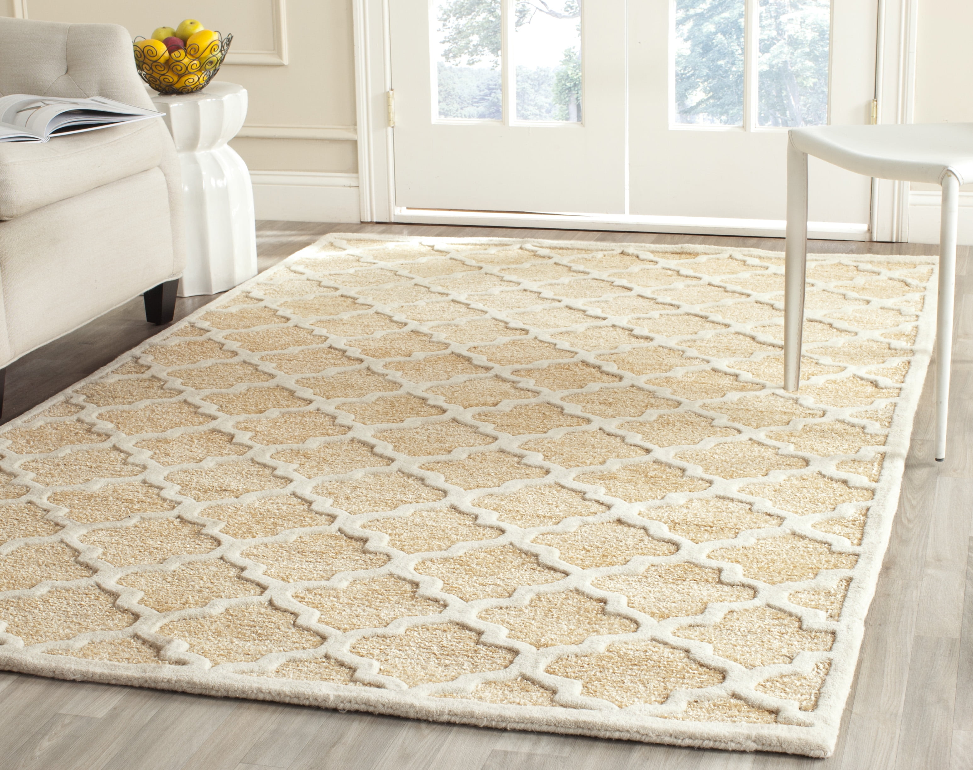 SAFAVIEH Precious Shanika Geometric Quatrefoil Area Rug, Beige, 5' x 8