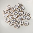 thumbnail image 1 of Accesorios de joyería para hacer tú mismo, colgante de pulsera de aleación con 26 letras en inglés, de doble cara, con forma de gota de aceite, redondo, 1 of 1