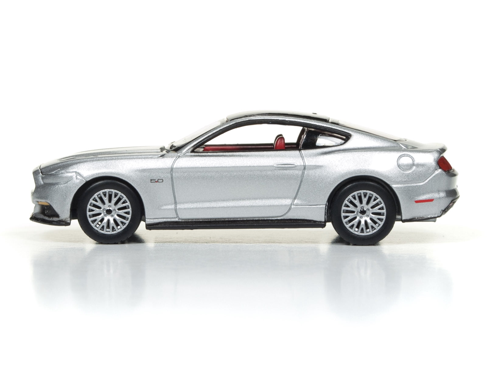 Auto World 1:64 Scale Modern Muscle 2017 Ford Mustang GT Diecast Car