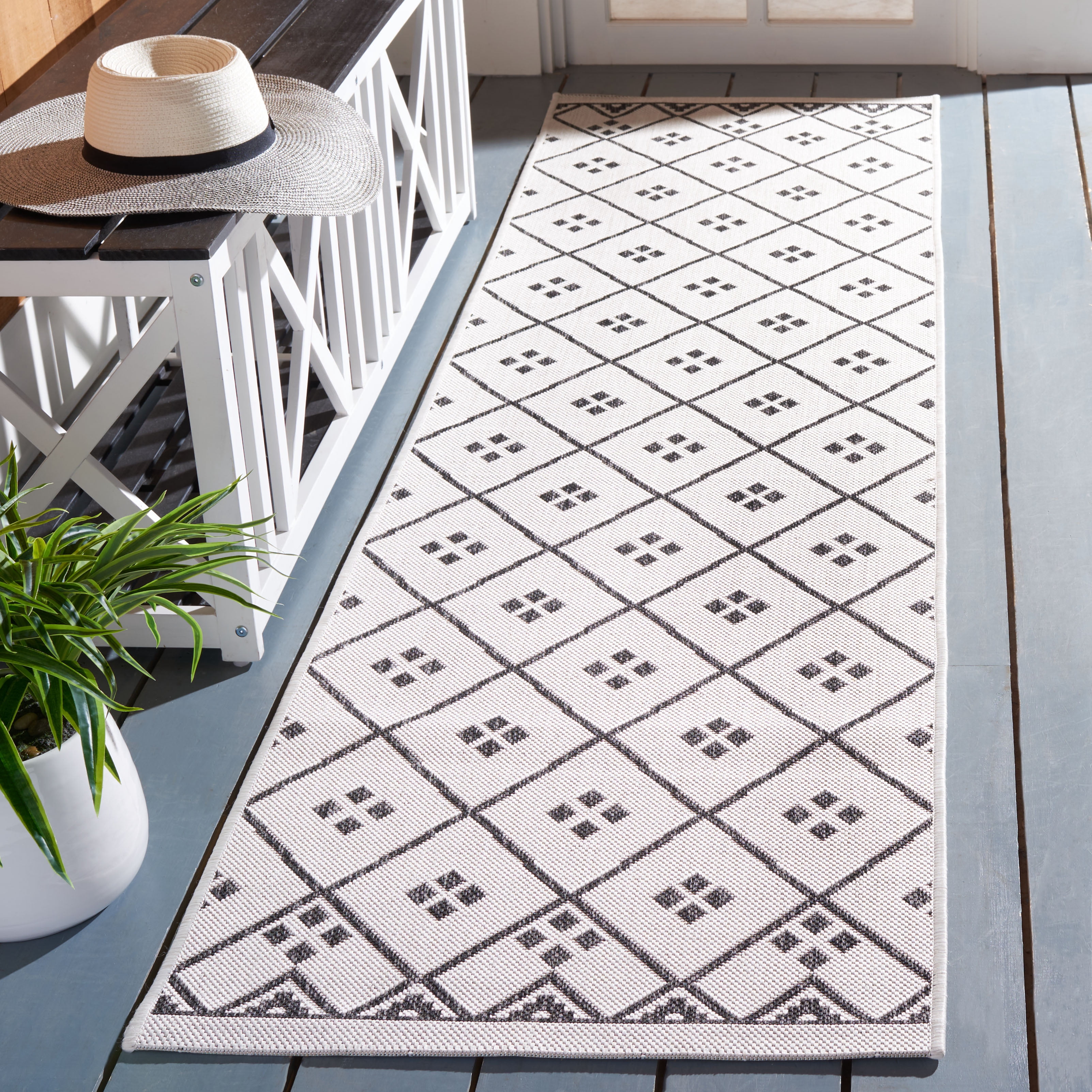 SAFAVIEH Courtyard Wasif Geometric Indoor/Outdoor Runner Rug, Ivory/Black, 2'3" x 8'