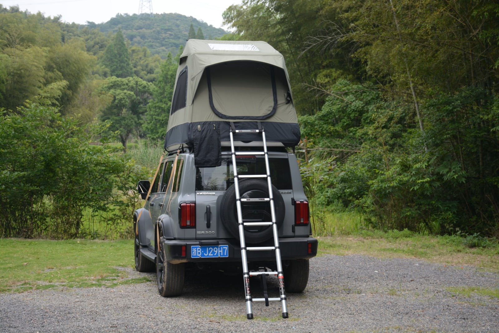 Truck Roof Tent, Car SUV Roof Tent Inflatable,Roof Top Tent Camping for 2 Person,Easy to Set Up