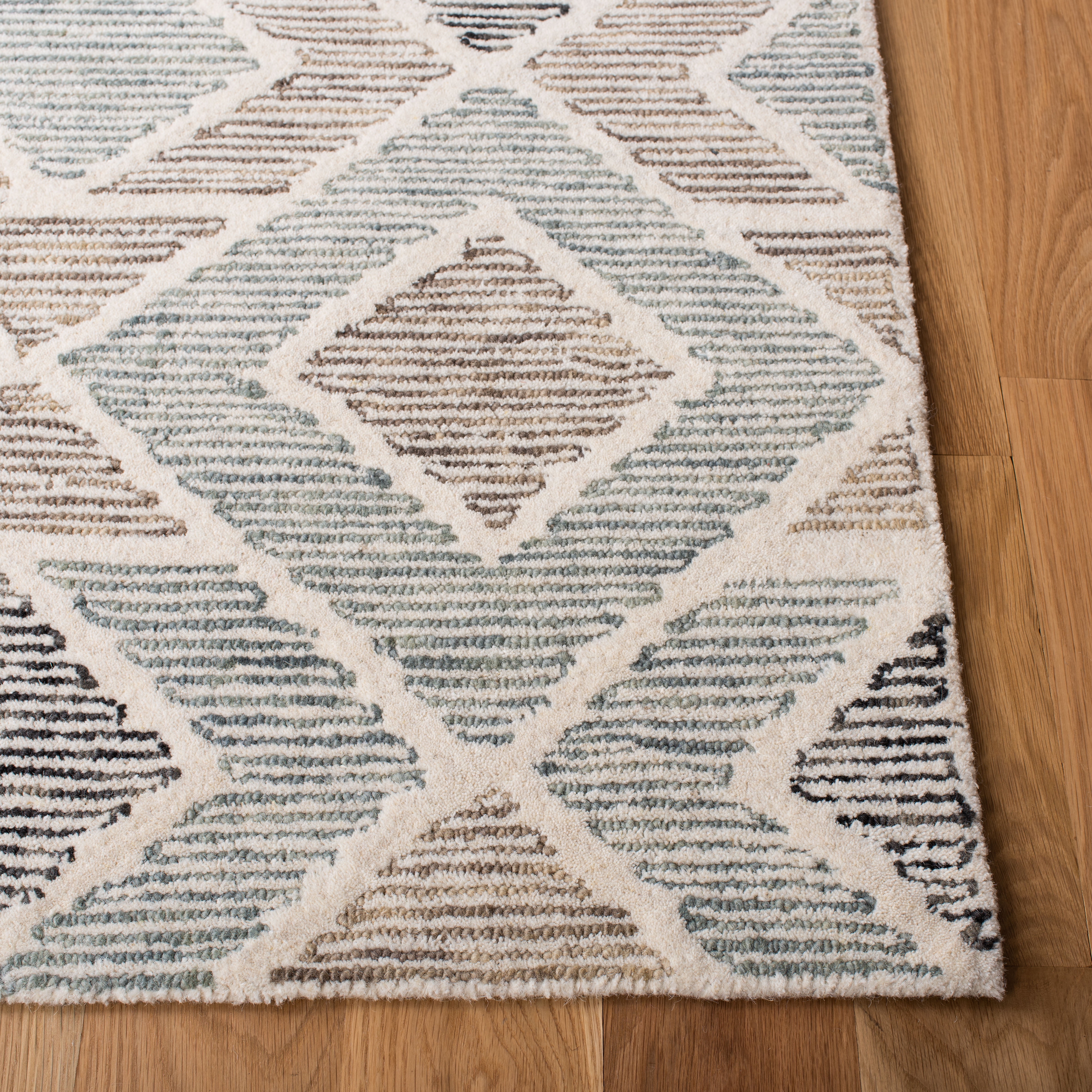 SAFAVIEH Precious Gertrude Geometric Diamonds Area Rug, Blue/Beige, 5' x 8'