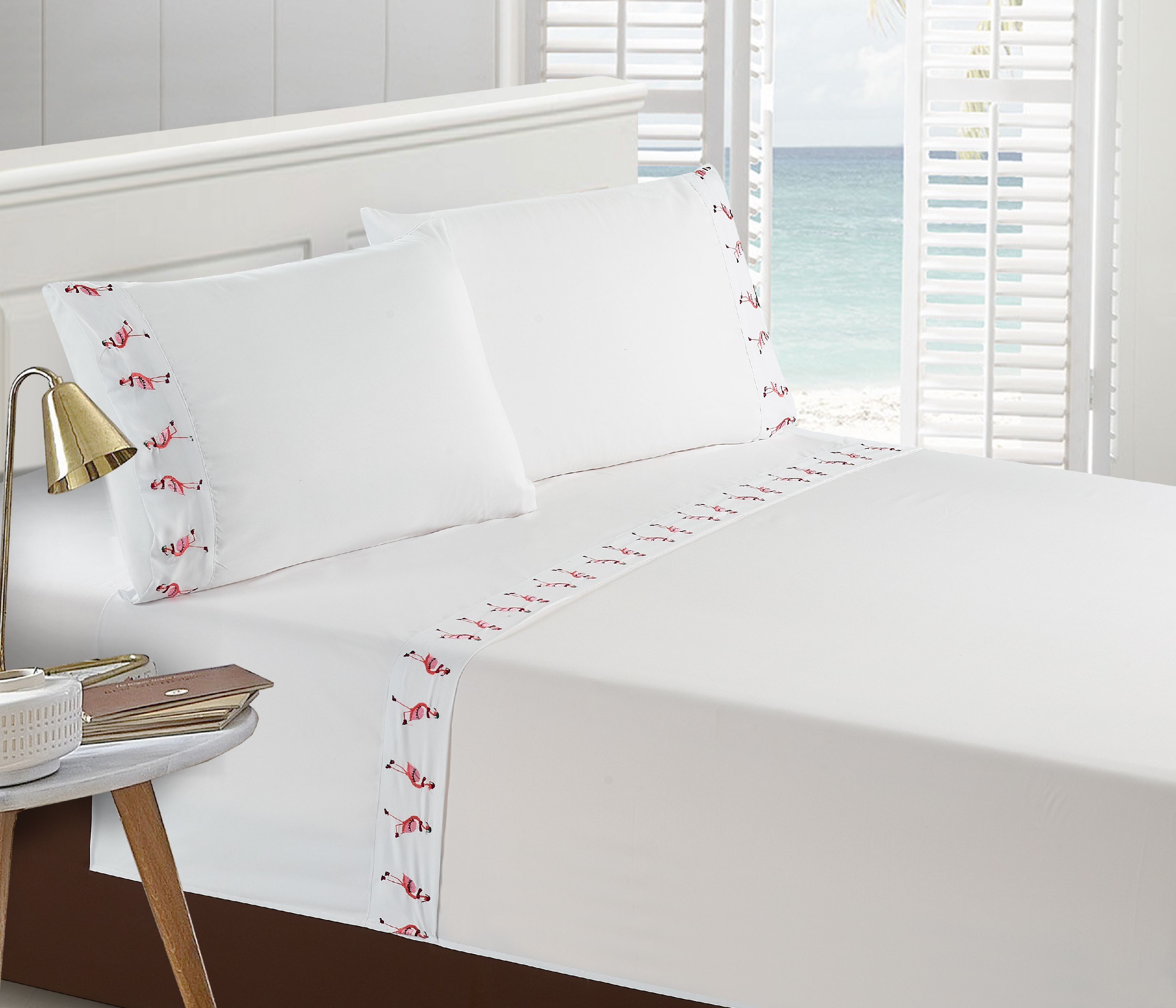 Snow Day Embroidered 4-piece Full-size Skating Flamingo Sheet Set