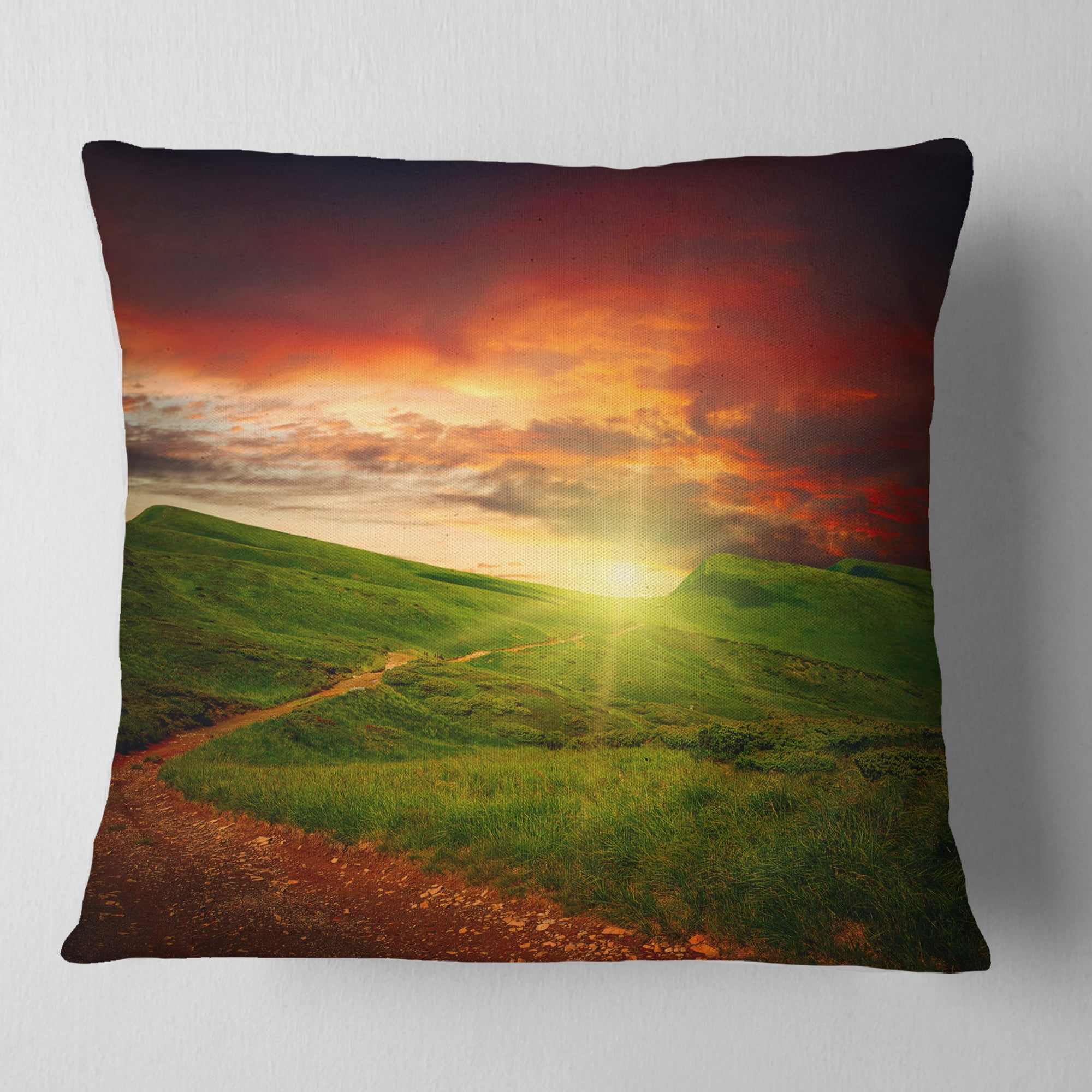 Designart 16" x 16" Green Polyester Throw Pillow