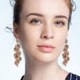 thumbnail image 4 of Pendientes largos de pétalos de rosa acrílicos para mujeres y niñas con pendientes de flores exageradas Pendientes de borlas de flores colgantes, 4 of 5