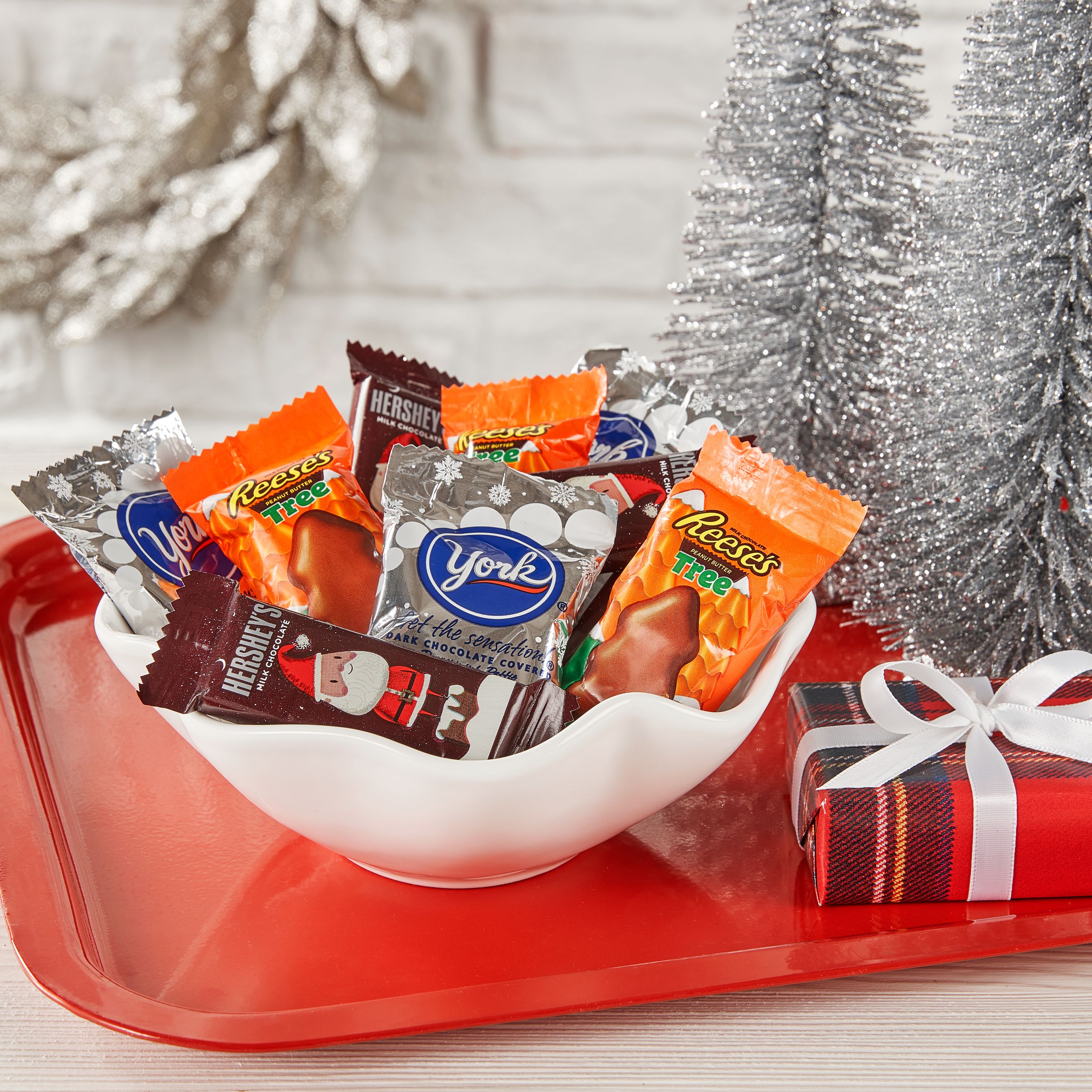 Hershey's, Holiday Milk Chocolate Candy Stocking Stuffer Shapes Assortment Laydown Bag, 21 oz - image 5 of 6