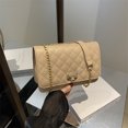 thumbnail image 3 of Bolso pequeño con cadena de diamantes estilo Chanel para mujer, versión coreana de otoño 2025, moderno y sencillo, bolso cuadrado pequeño, bandolera de gran valor., 3 of 5