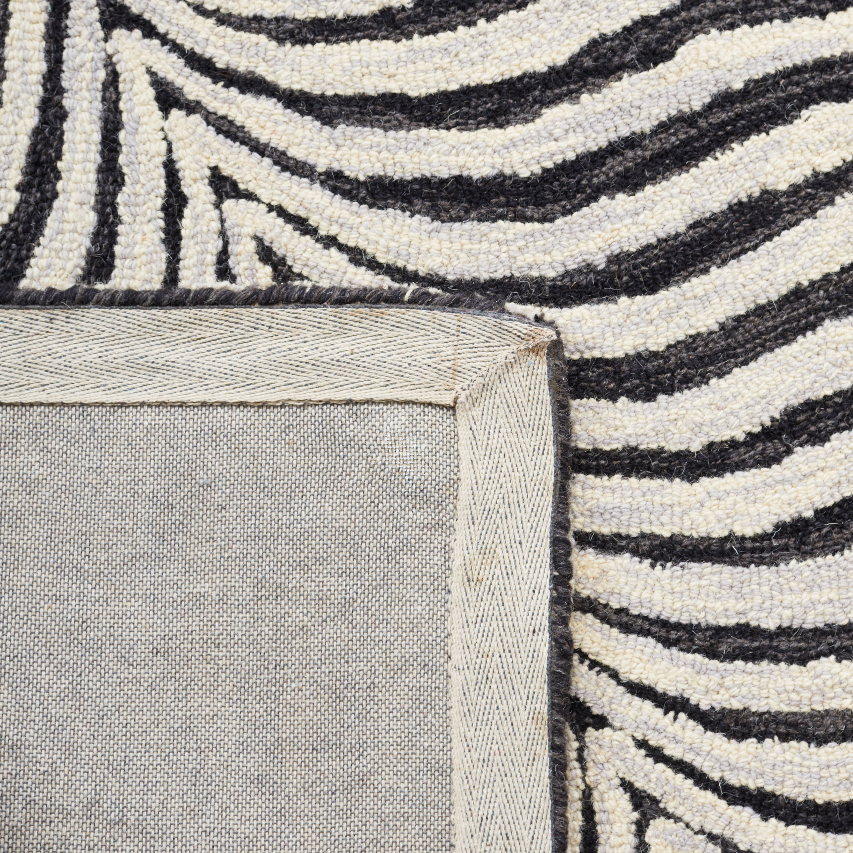 SAFAVIEH Metro Quinn Wavy Striped Area Rug, Black/Beige, 6' x 6' Square