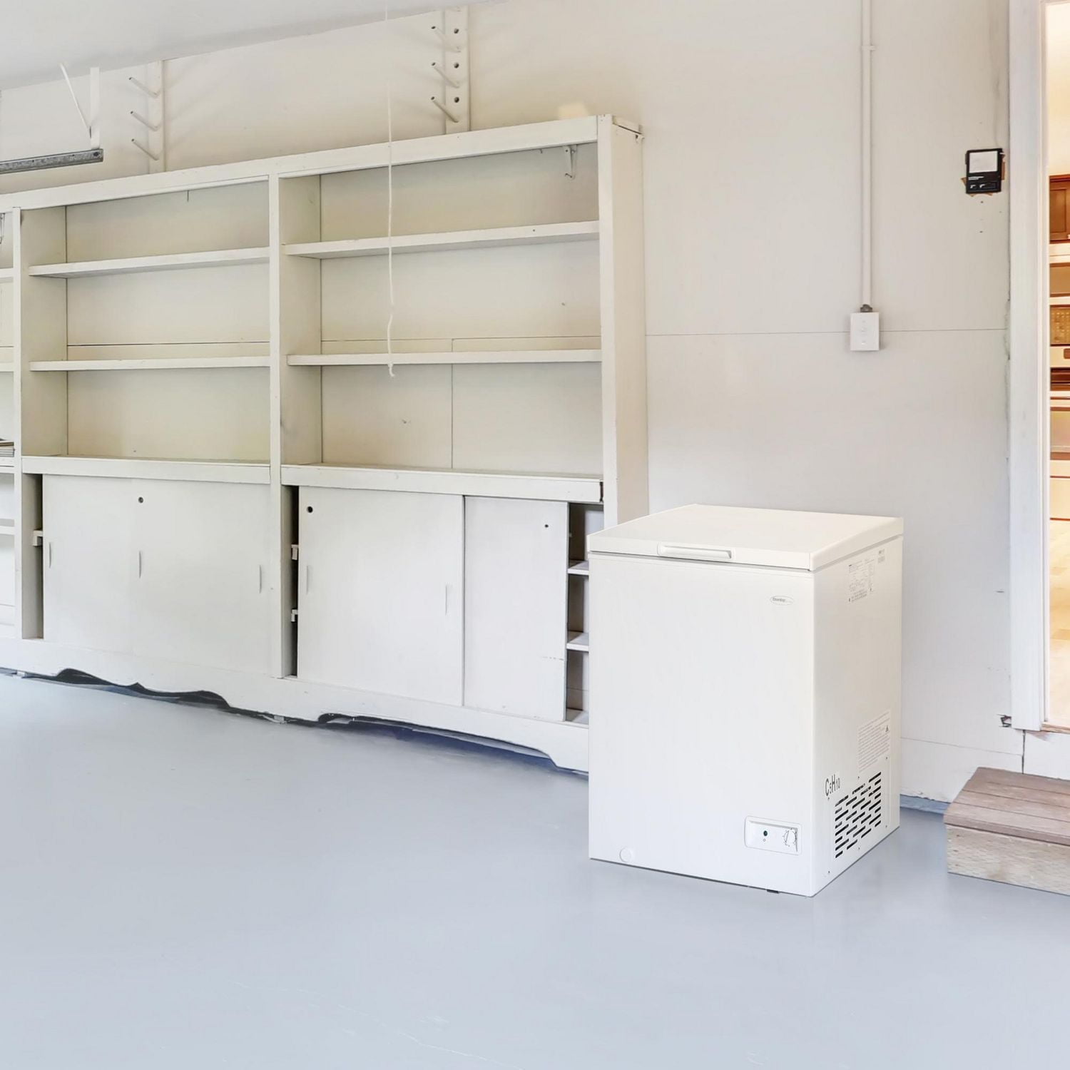 Danby DCF050A6WM 5.0 cu. ft. Square Model Chest Freezer DOE in White