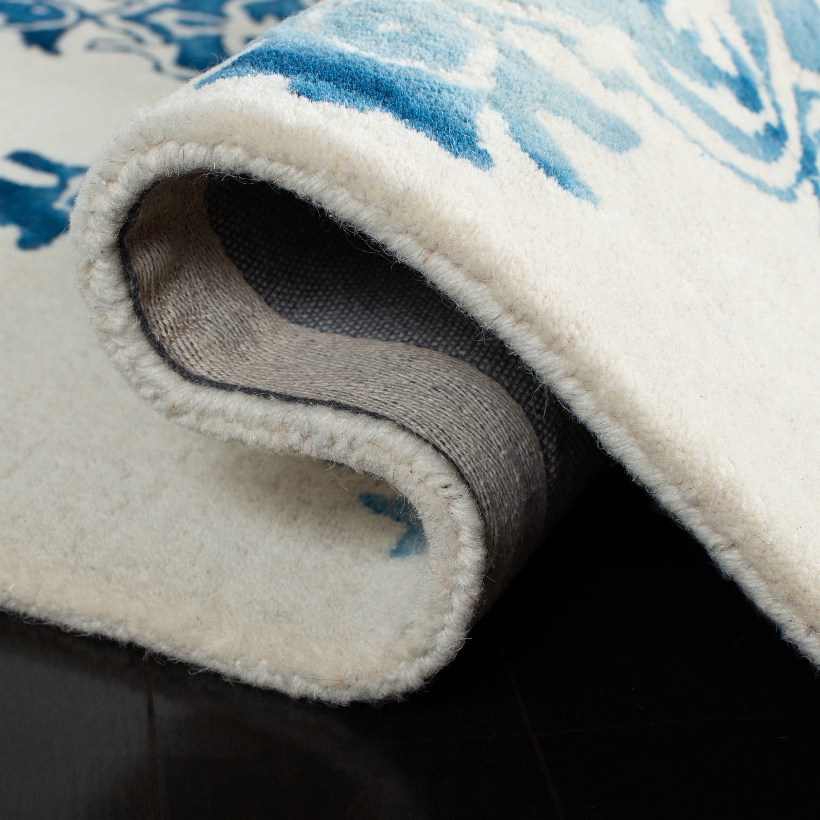 Safavieh Dip Dye Jasmyn Floral Wool Area Rug, Ivory/Blue, 5' x 8'