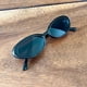 thumbnail image 4 of Gafas de Sol Ovaladas Retro Laurinny de los 90 con Protección UV400 para Mujeres y Hombres, 4 of 8