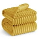 thumbnail image 1 of Manta Bedsure Honey Fleece para sofá, 230 x 230 cm, 1 of 7