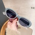 thumbnail image 4 of Gafas de sol de moda de verano con montura pequeña para hombres y mujeres, gafas de sol sencillas estilo ojo de gato retro neutrales, 4 of 6
