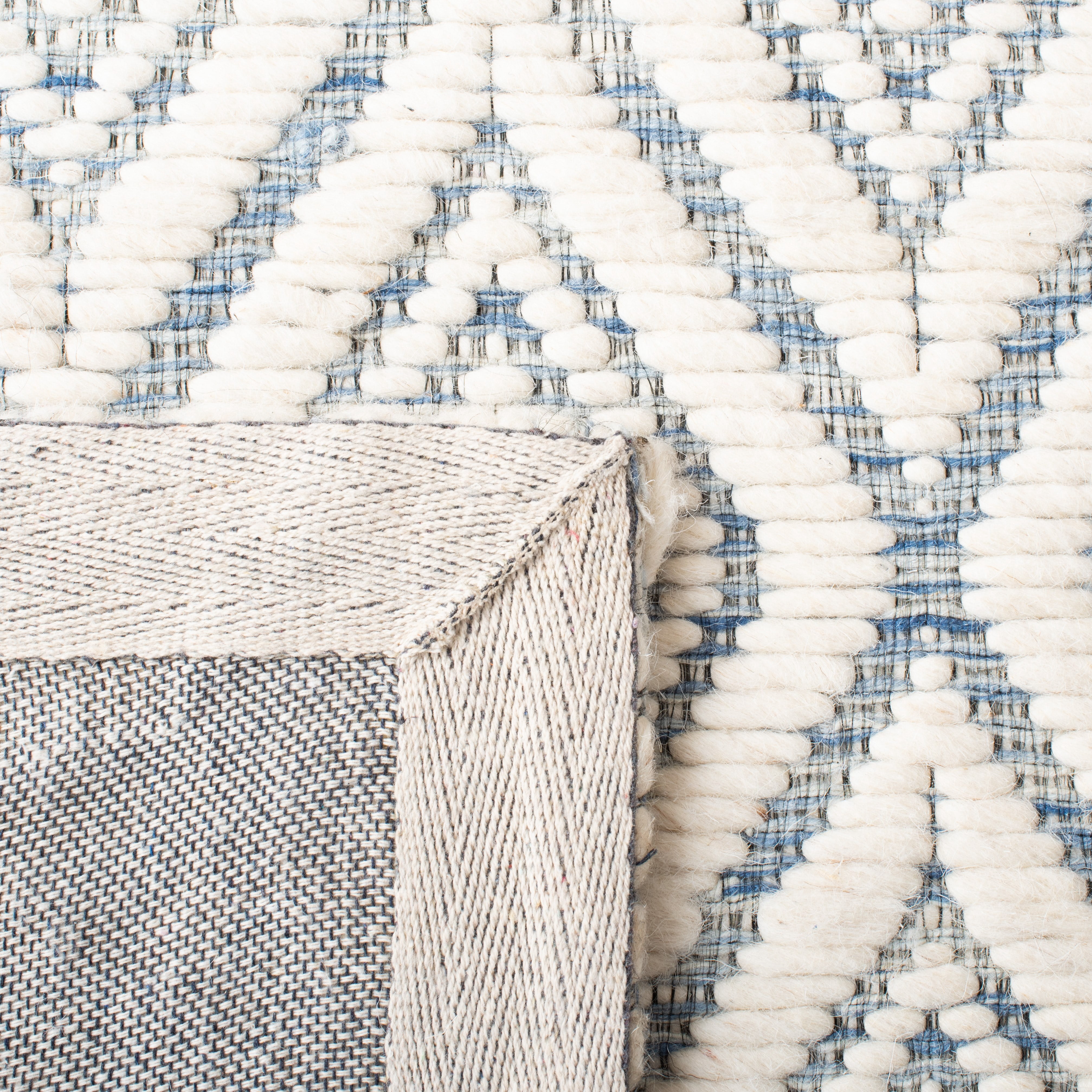 SAFAVIEH Marbella Winston Diamond Area Rug, Blue/Ivory, 4' x 6'