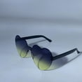 thumbnail image 1 of Gafas de sol transparentes de gelatina de color love para hombres y mujeres, gafas de sol con forma de corazón de melocotón, gafas de sol con forma de corazón, 1 of 6
