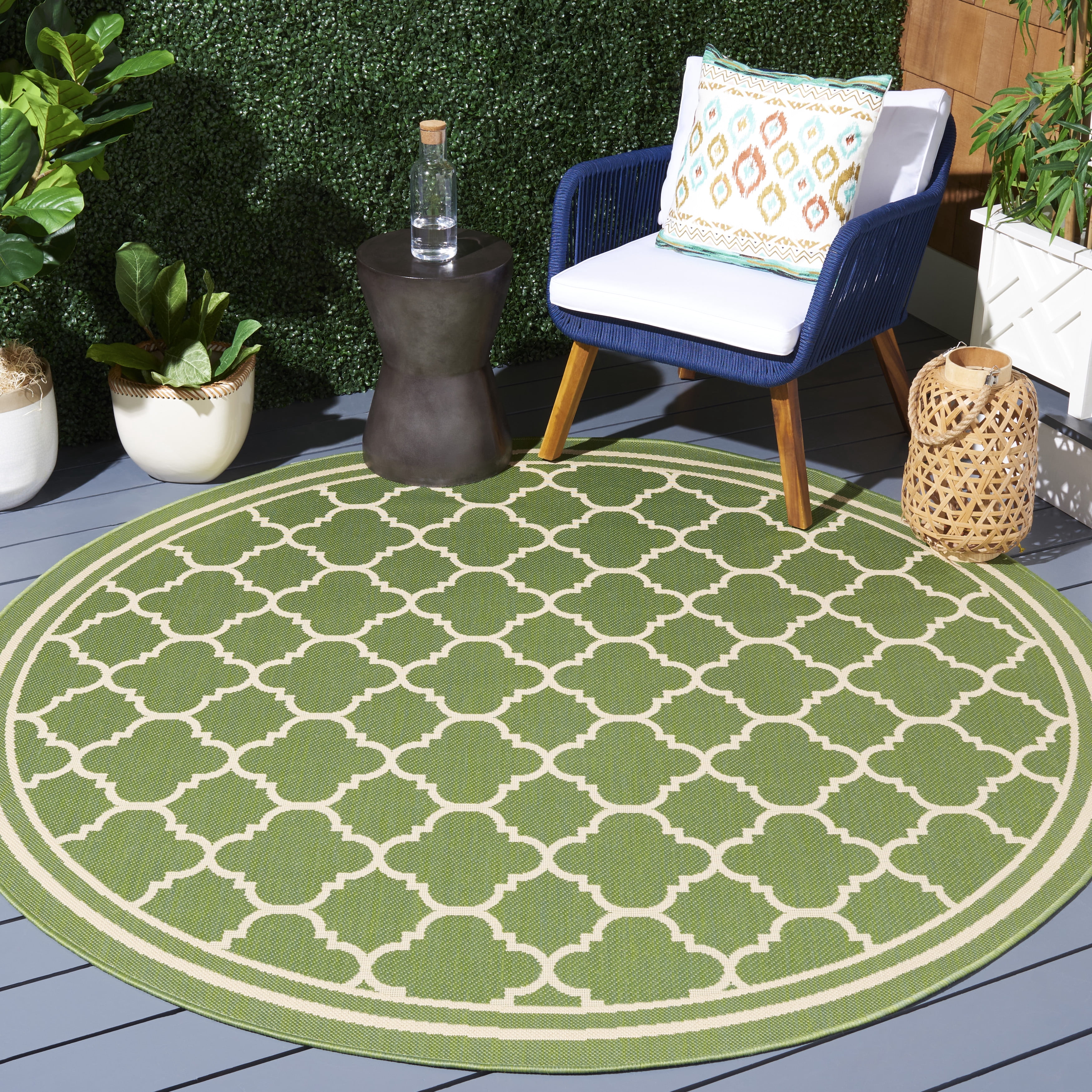 Safavieh Courtyard Alina Geometric Quatrefoil Indoor/Outdoor Area Rug, Green/Beige, 4' x 4' Round