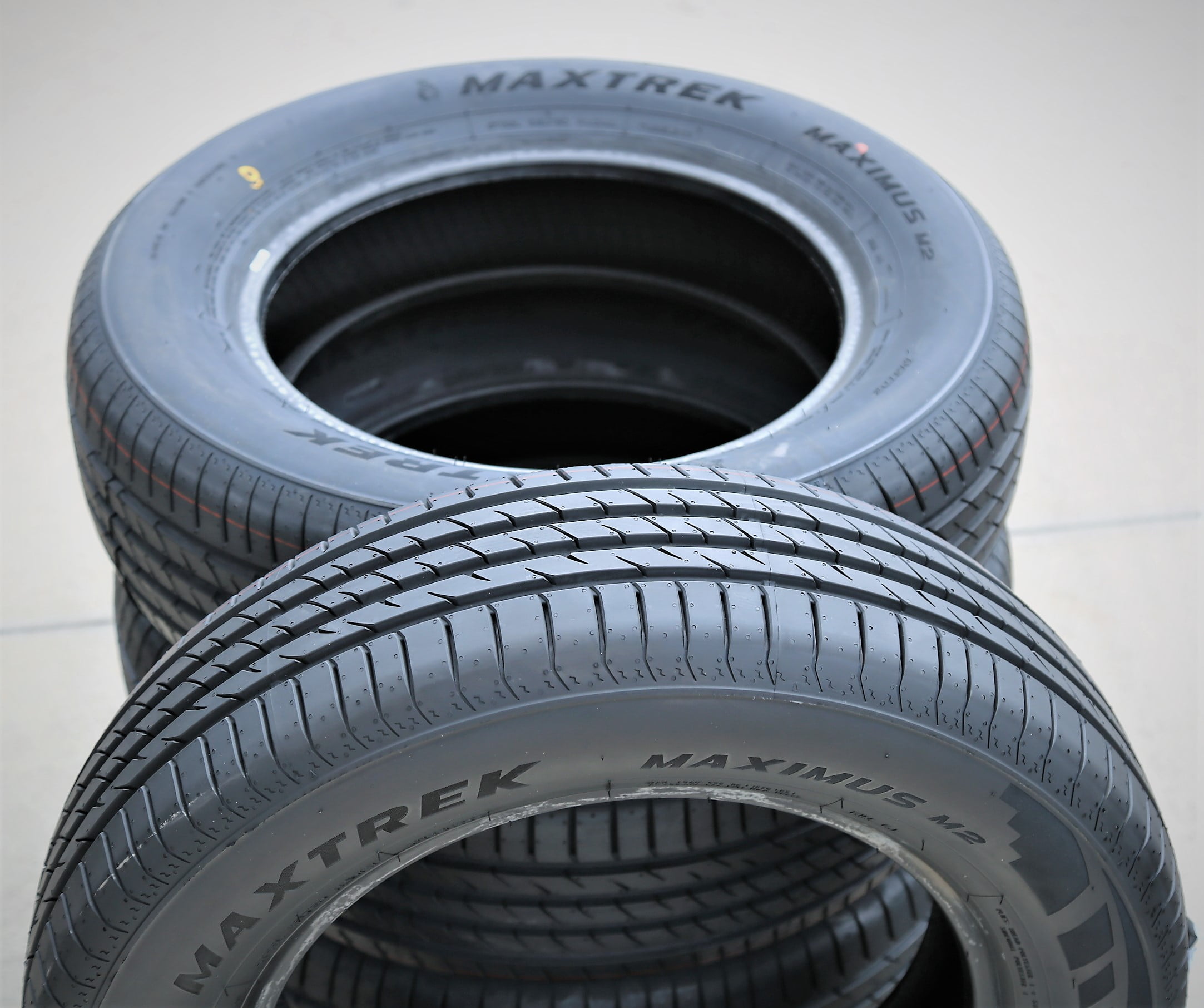Tire Maxtrek Maximus M2 245/40ZR18 245/40R18 97W AS A/S