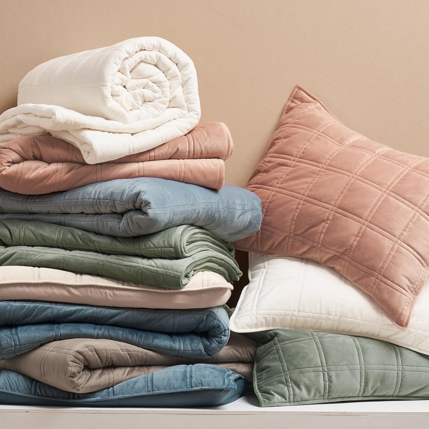 EVERGRACE 3 Pieces Luxurious Velvet Quilt King Size, Ultra Soft Bedspread Coverlet Set, Double Box Stitch Lightweight Velvet Comforter for All Season with 2 Shams, Sage Green, 108''x96''