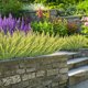 thumbnail image 5 of Plantas colgantes artificiales - Decoración de plástico exterior e interior en pack de 10 para jardines, porches, terrazas, bodas, casas de campo - 33cm (12,99in), 5 of 6