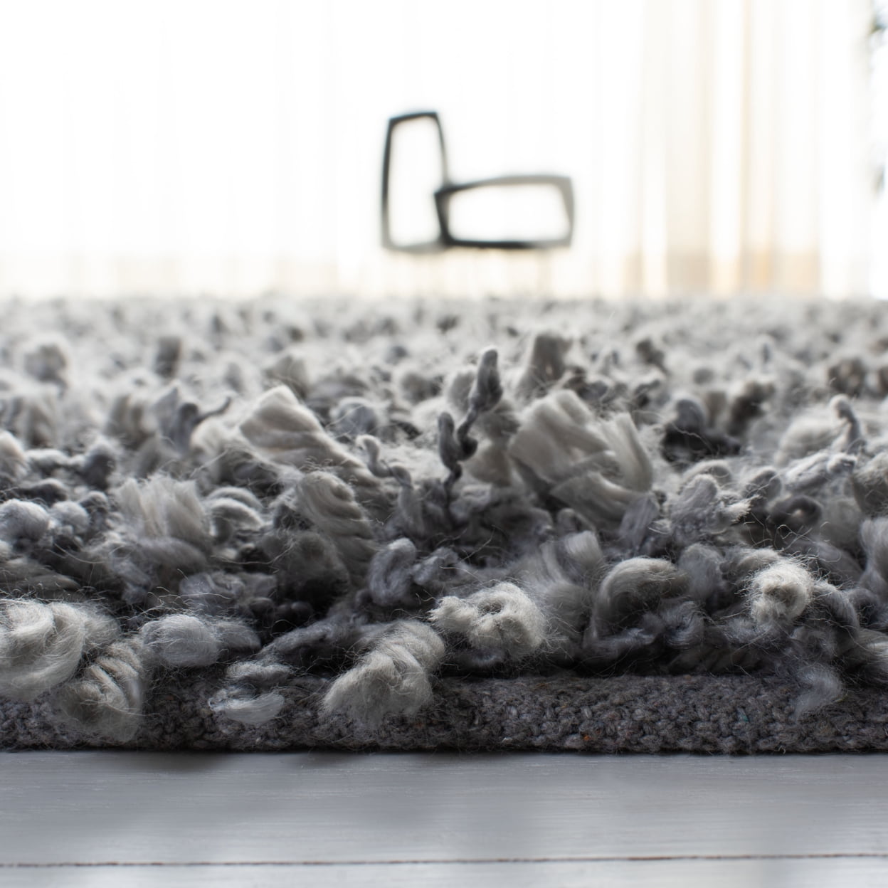 SAFAVIEH Sheep Cherette Solid Polyester Shag Area Rug, Silver, 4' x 6'
