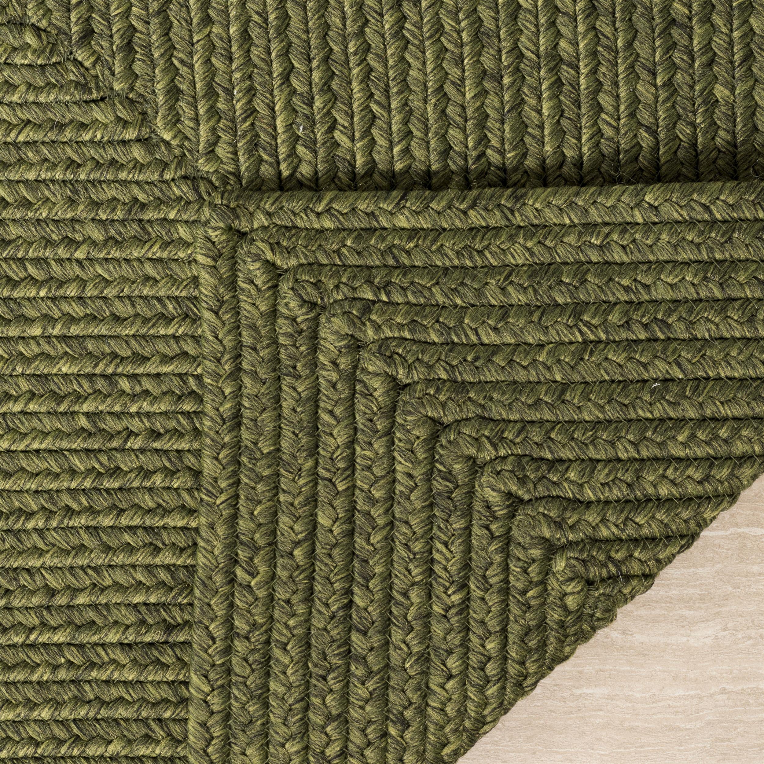 SAFAVIEH Braided Rishika Solid Machine Washable Reversible Runner Rug, Green, 2'3" x 22'