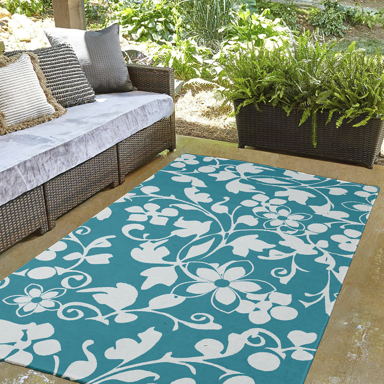 Simply Daisy 3' x 5' Turquoise Evelyn Spring Chenille Indoor/Outdoor Rug