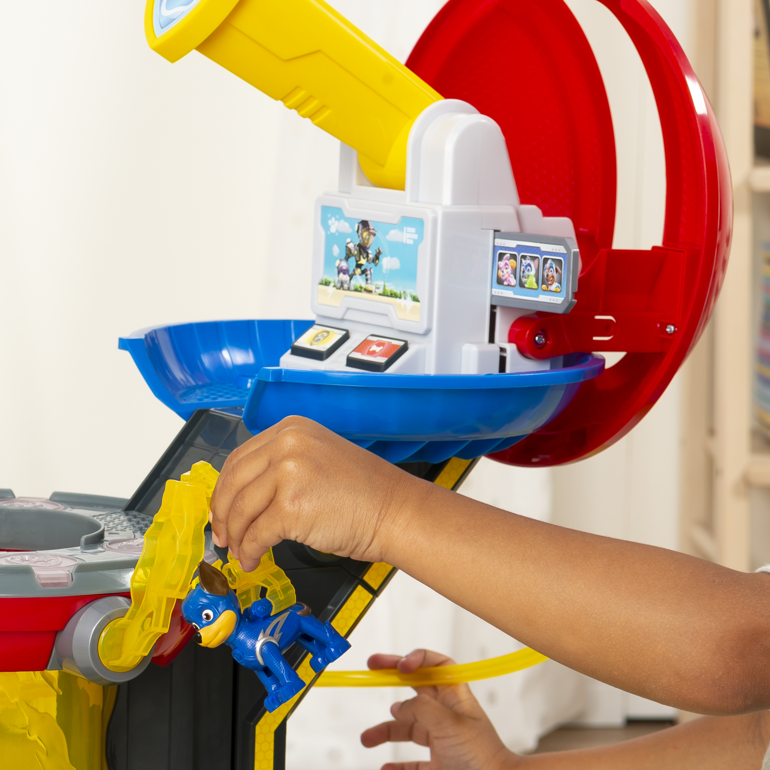 PAW Patrol, Mighty Pups Super PAWs Lookout Tower Playset with Lights and Sounds, Toy for Ages 3 and Up - image 5 of 9
