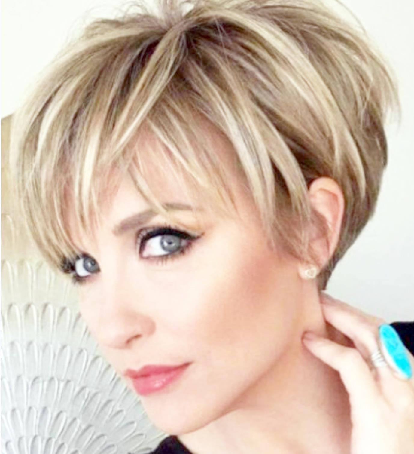 blonde short wigs