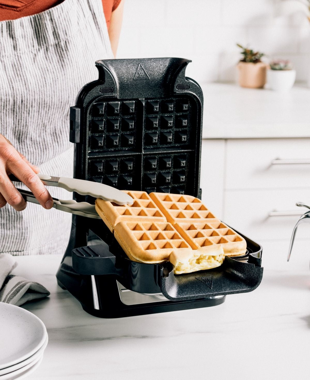 Belgian Waffle Maker PRO NeverStick
