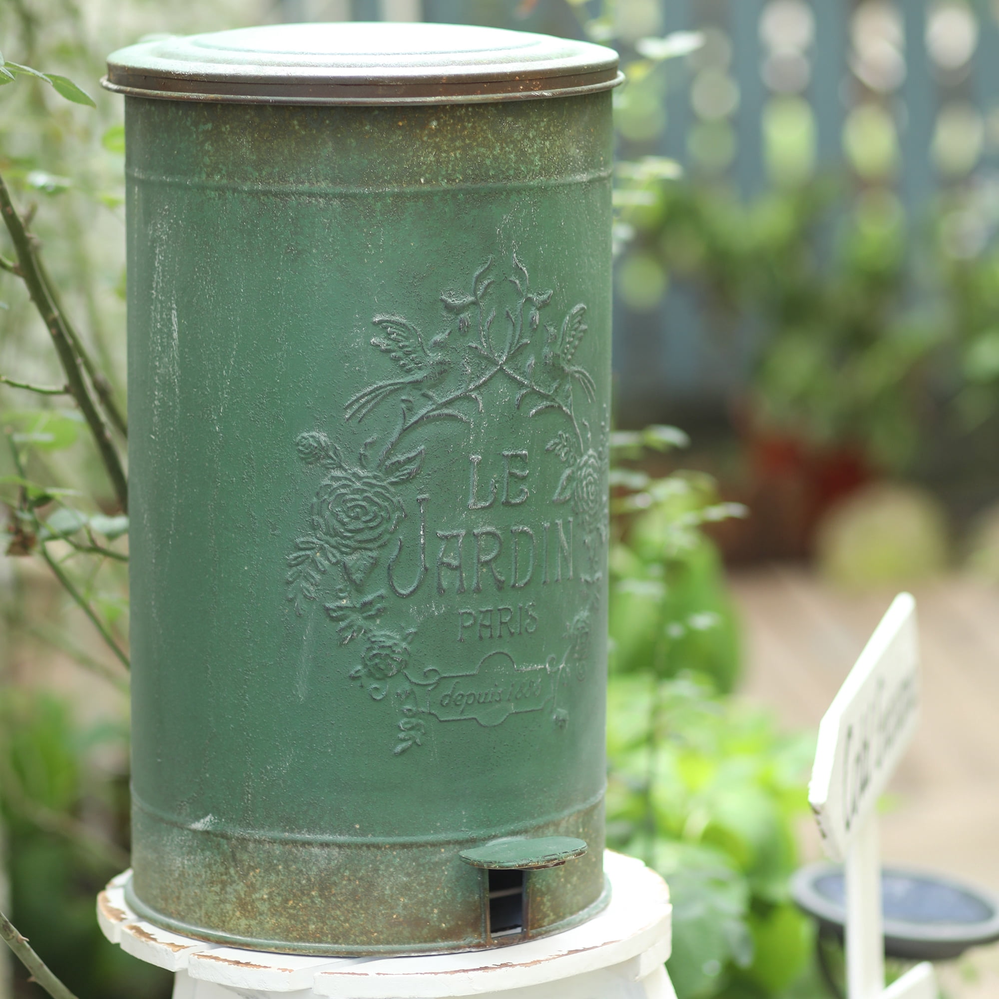 Vintage Metal Step On Trash Can With Lid 4.5 Gallon Farmhouse Rustic Garbage Can Waste Bin for Kitchen Bathroom Bedroom Porch