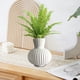 thumbnail image 4 of Jarrón Decorativo de Flores, Diseño a Rayas, con Detalles Acanalados, Silueta Abombada y Dimensiones de 17x15cm para Decoración del Hogar, Centros de Mesa, Organizador de Estantes., 4 of 6