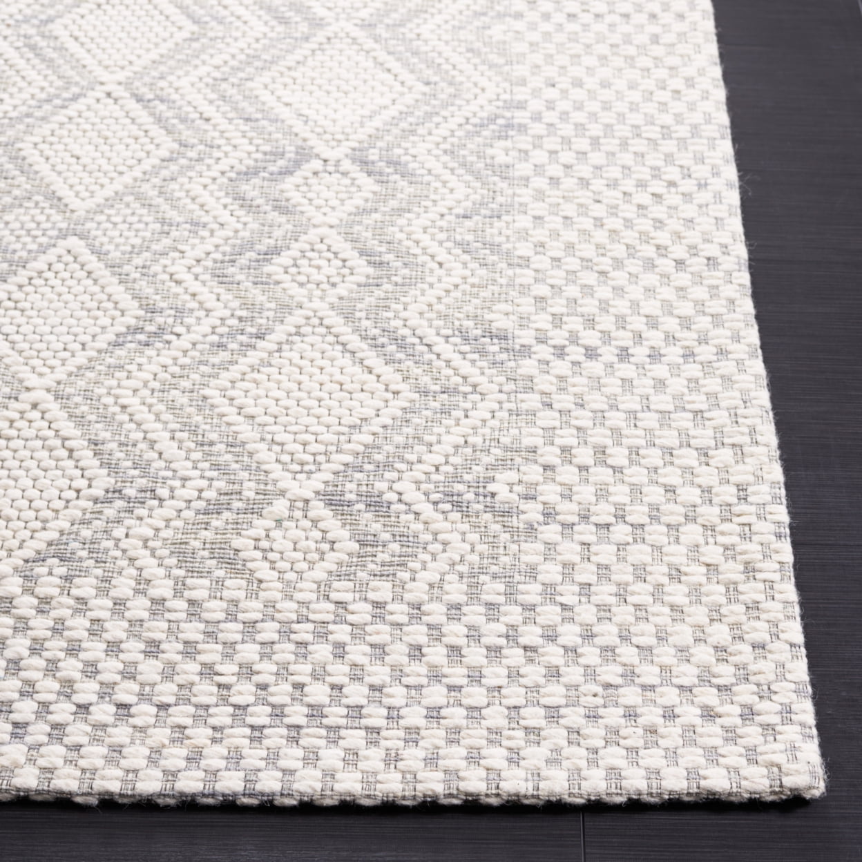 SAFAVIEH Marbella Britton Bordered Area Rug, Ivory/Grey, 3' x 5'