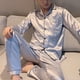 thumbnail image 5 of Conjunto de pijama de 2 piezas de seda sintética con un solo pecho y cárdigan de talla grande para hombre, ropa de dormir para el hogar., 5 of 7