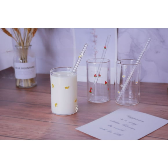 Lindo vaso para jugo de leche con estampado de fresa transparente resistente al calor de borosilicato con forma de corazón para niña