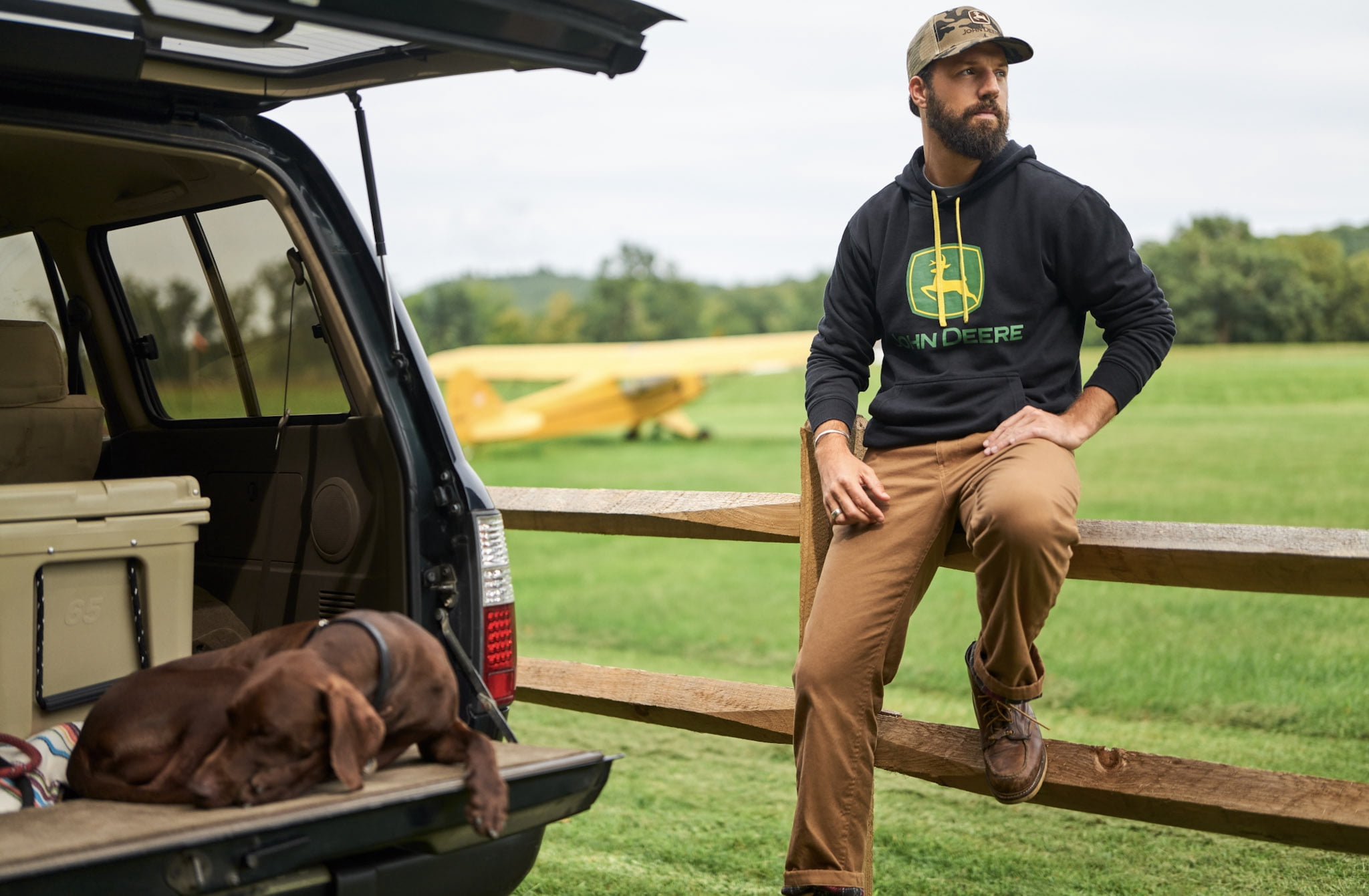 John Deere Men’s and Big Men’s Graphic Logo Fleece Pullover Fleece Hoodie, up to Size 3XL