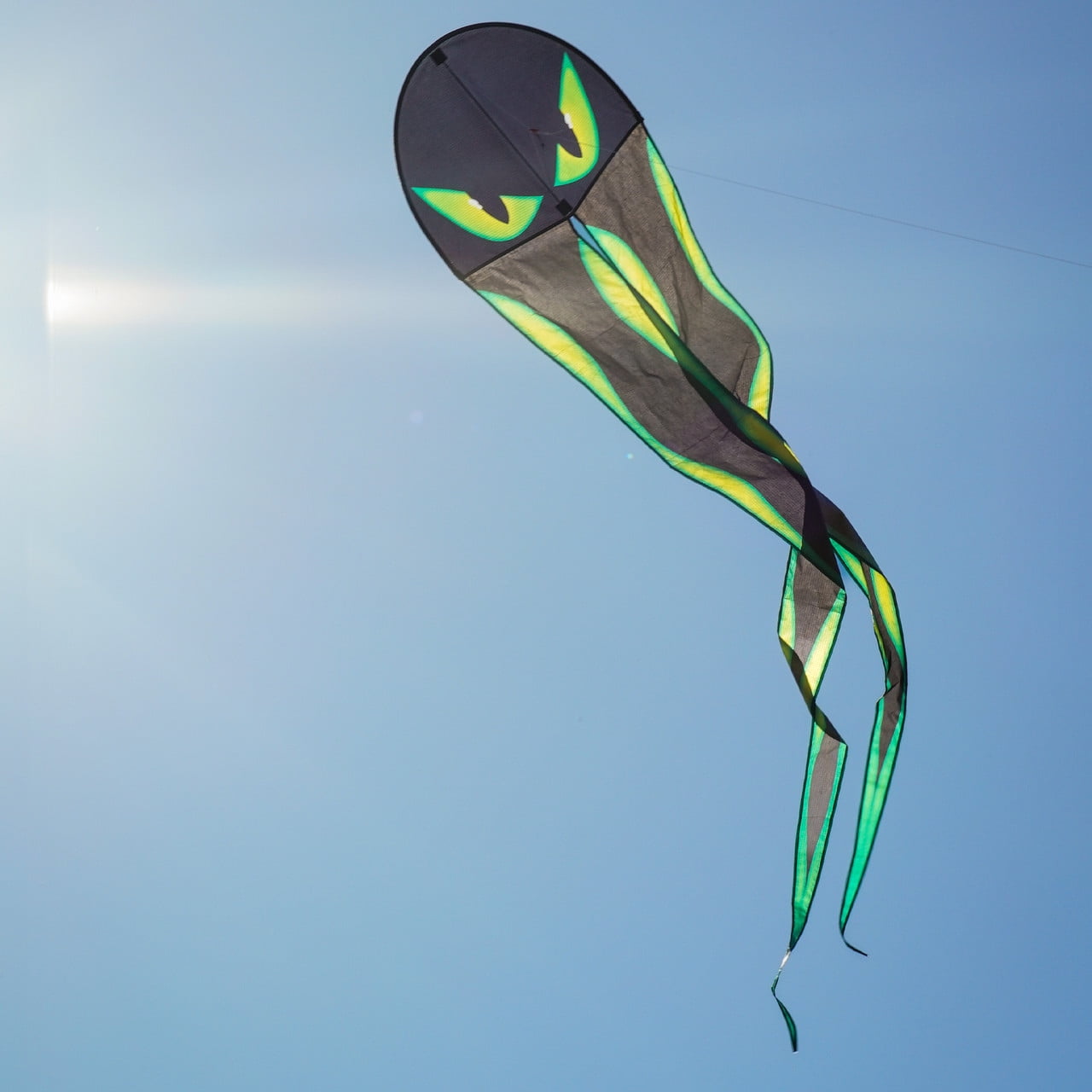 In the Breeze 3349 — 22" Eyes Dancing Dragon Kite — Easy Flying Single Line Kite