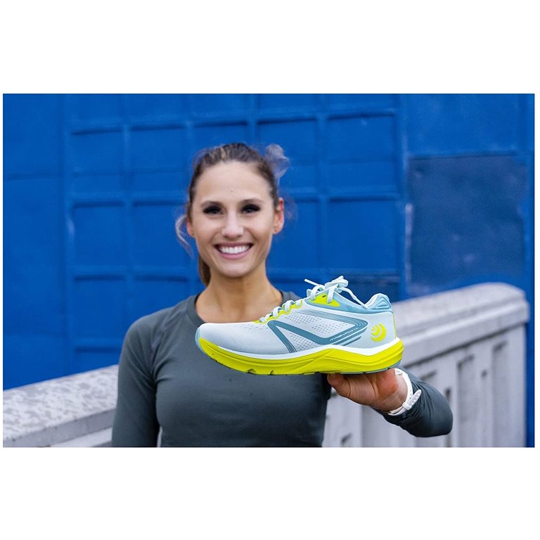 Topo Athletic Womens Magnifly 4 Comfortable Cushioned  display picture 1