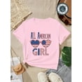 thumbnail image 1 of Camiseta de algodón puro de 180 g para niña - Diseño patriótico de chica americana con estrellas, rayas y gafas de moda, 1 of 7